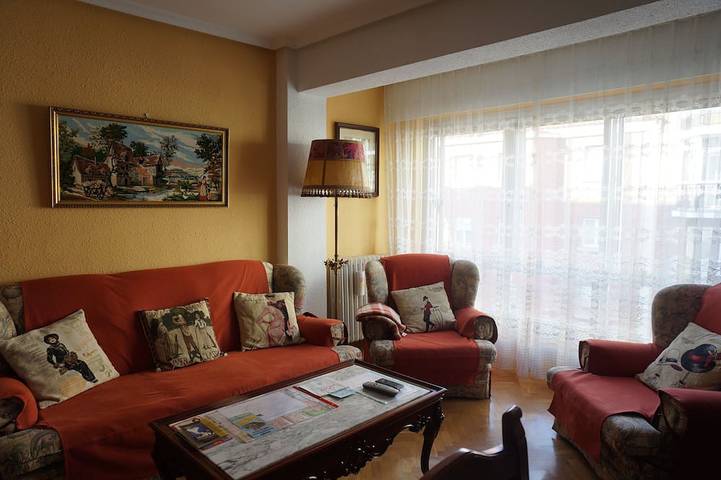 Apartamento para 6 personas, con balcón en León