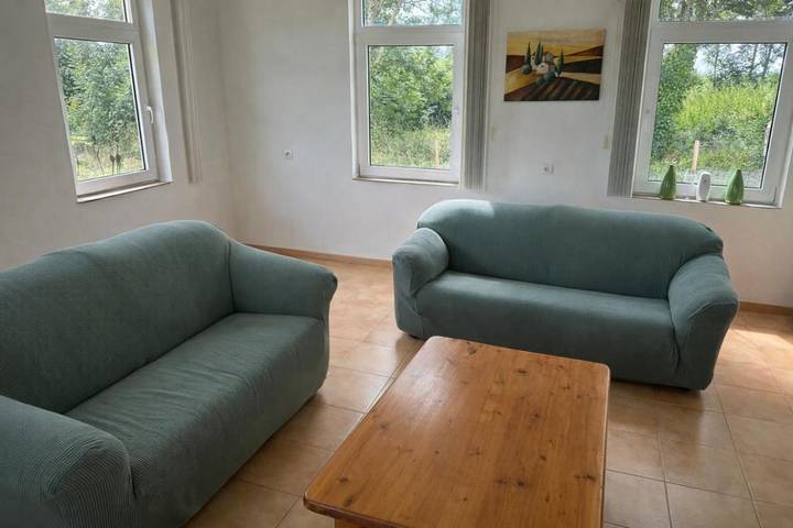 Location de vacances pour 7 personnes, avec jardin et piscine ainsi que vue et terrasse à Brigueil-le-Chantre - 4