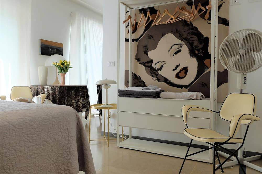 Elegante, helle charmante Wohnung 500 Meter vom Meer entfernt mit einer schönen Terrasse in Lido di Camaiore, Camaiore
