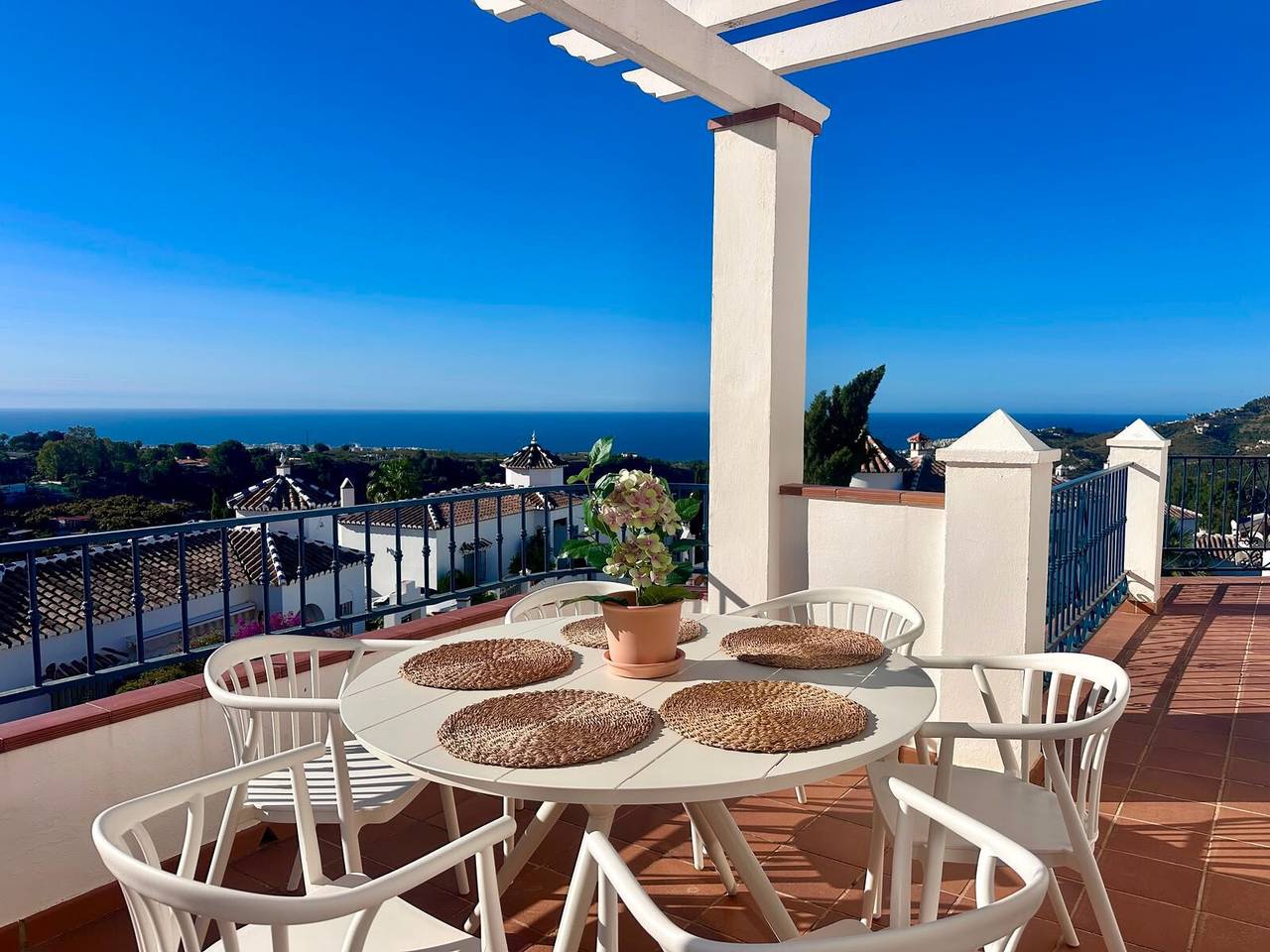 Casa Vacacional "Impresionante Villa con Piscina Privada", Vistas al Mar y Wi-Fi in Frigiliana, Cordillera Penibética