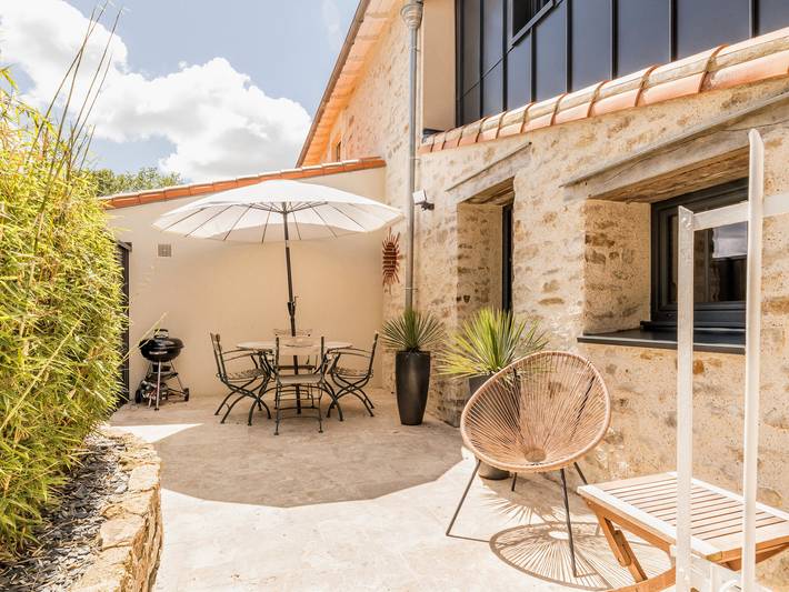 Gîte pour 2 personnes, avec Terrasse ainsi que Jardin et Piscine