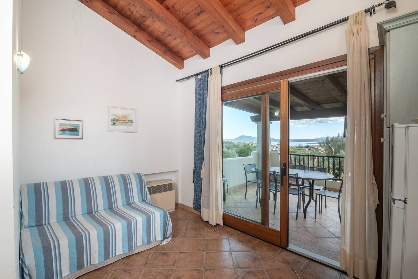 Apartamento entero, Apartamento 'Poggio Dei Fiori Appartamento H7' con vistas al mar y terraza privada in Moriscu, Pittulongu