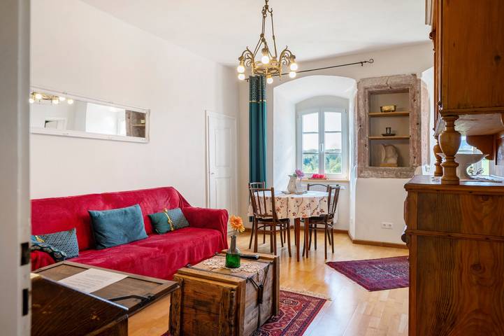 Appartamento intero, Appartamento 'Tresorzimmer - Studio' con vista sulle montagne, terrazza condivisa e Wi-Fi in Maring-Noviand, Bernkastel-Kues e dintorni