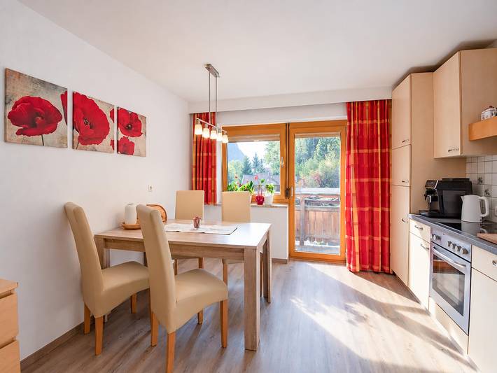 Ganze Wohnung, Ferienwohnung Martha im Ötztal mit Bergblick in Umhausen, Ötztal