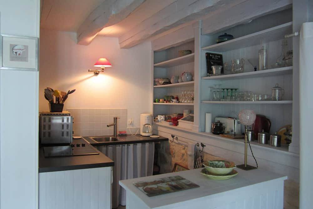 Appartement entier, Studio installé dans une grange typique du Causse du Quercy pres de Rocamadour. in Calès (Midi-Pyrénées), Parc Naturel Régional des Causses du Quercy