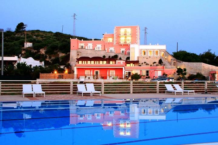 Hotel für 2 Personen, mit Kinderpool und Ausblick sowie Pool und Garten, mit Haustier am Gargano
