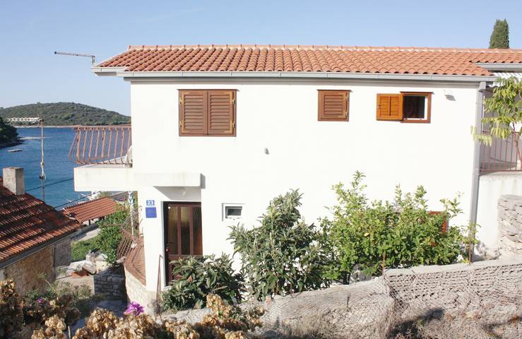 Ganze Wohnung, 2-Zimmer-Ferienwohnung mit Balkon und Meerblick Maslinica, Solta -a in Maslinica, Solta