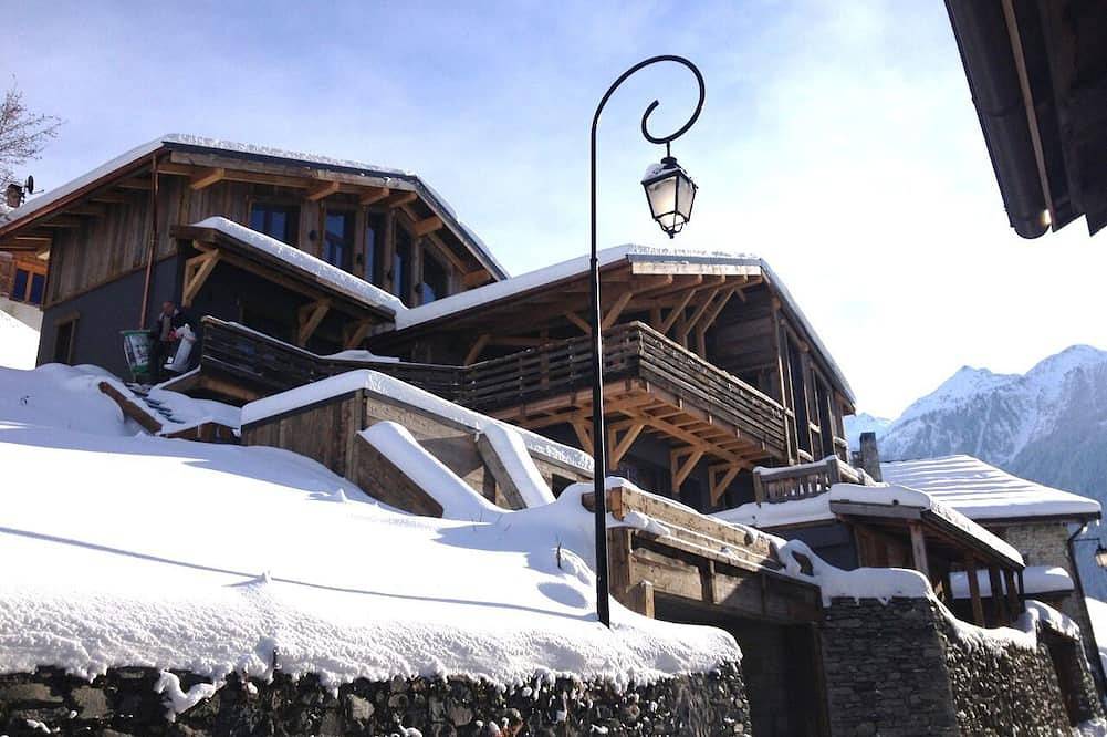 Chalet luxe 14 pers 6 chambres 6 sdb piscine intérieure privée sauna terrasses in Massif de la Vanoise