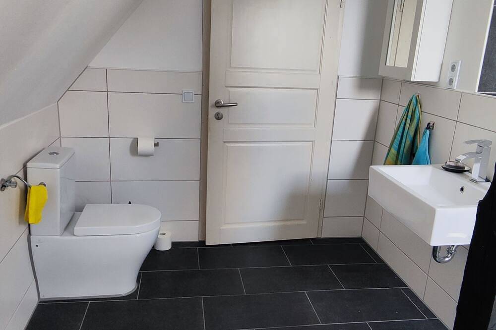 Ganze Wohnung, Liebevoll ausgebaute 90qm Dachgeschosswohnung.\nidyllisches Selfkant erleben. in Heinsberg, Rheinland