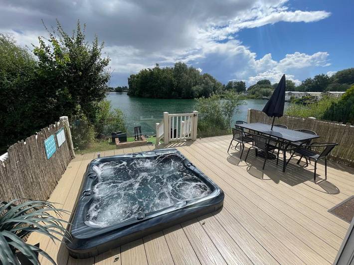 Holiday rental for 6 people, with Balcony and Hot tub as well as Terrace and Pool in Tattershall