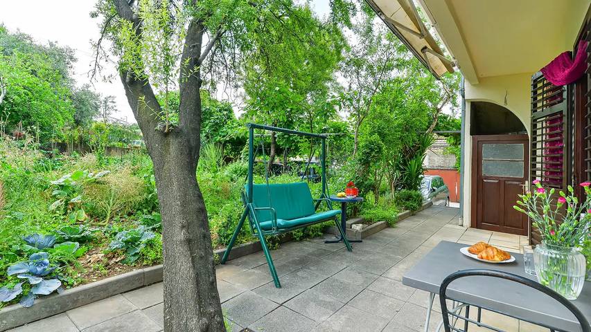 Ferienwohnung für 2 Personen, mit Terrasse in Pakostane
