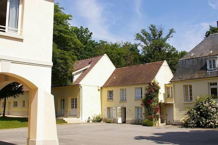Chambre d’hôte pour 99 personnes dans Méry-sur-Marne