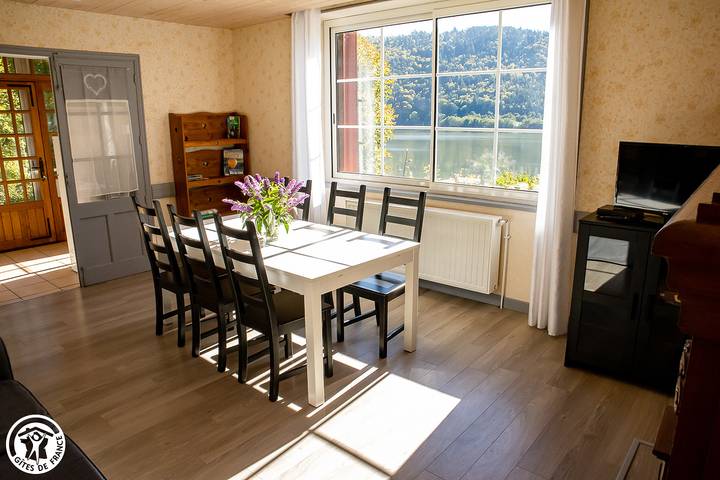 Gîte pour 6 personnes, avec jardin à Chambon-sur-Lac - 3