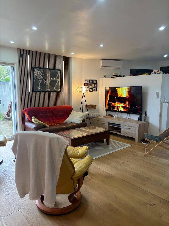 Location de vacances pour 8 personnes, avec terrasse, animaux acceptés à Bains-sur-Oust