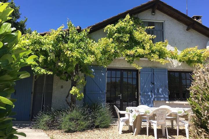 Gîte pour 12 personnes, avec piscine à Grand-Brassac