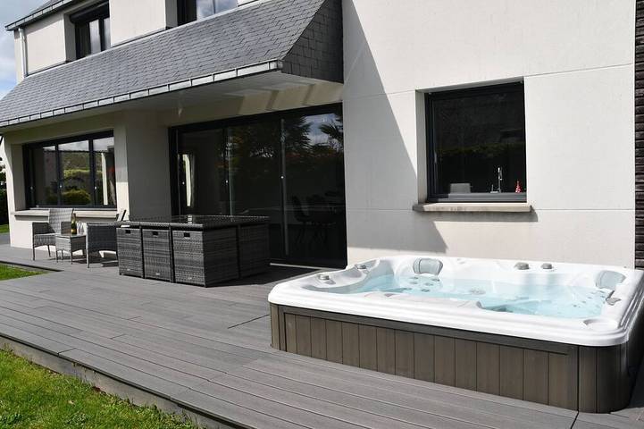 Maison de vacances pour 4 personnes, avec jardin ainsi que jacuzzi et terrasse à Dinan