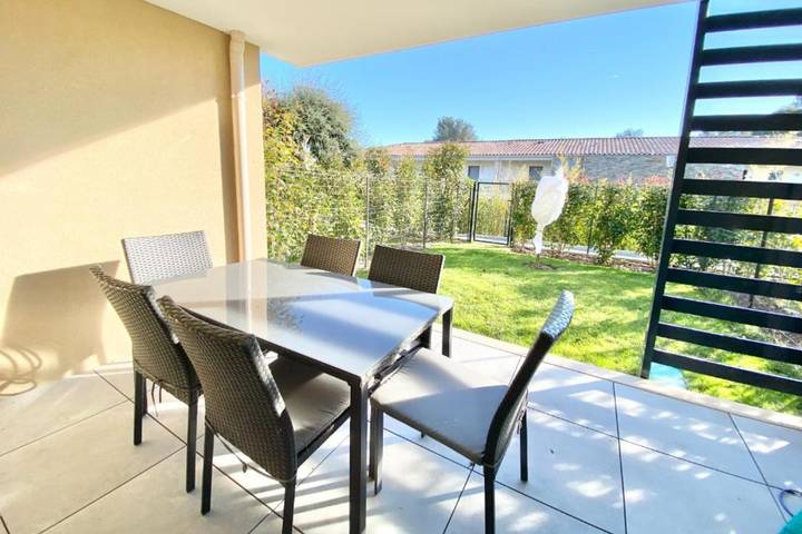Gîte pour 5 personnes, avec Terrasse ainsi que Jardin et Piscine dans Boulouris - 2