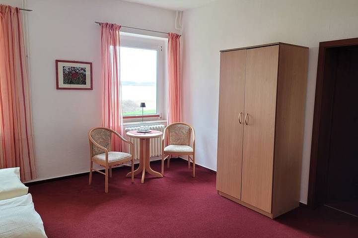 Doppelzimmer 15 Gartenblick - Gästehaus Niederhof - nur 50 Meter bis zum in Sundhagen, Stralsund Umland