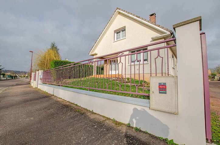 Gîte pour 6 personnes, avec Terrasse ainsi que Jardin et Piscine