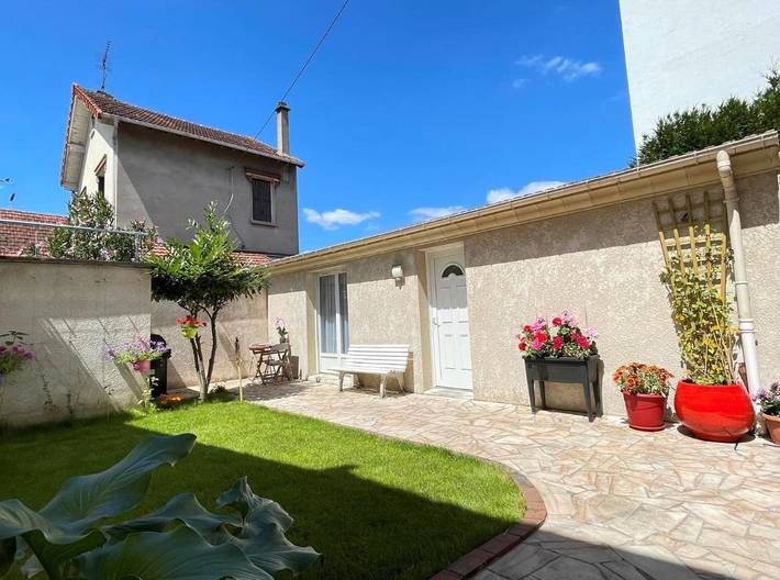 Location de vacances pour 2 personnes, avec jardin à Sartrouville