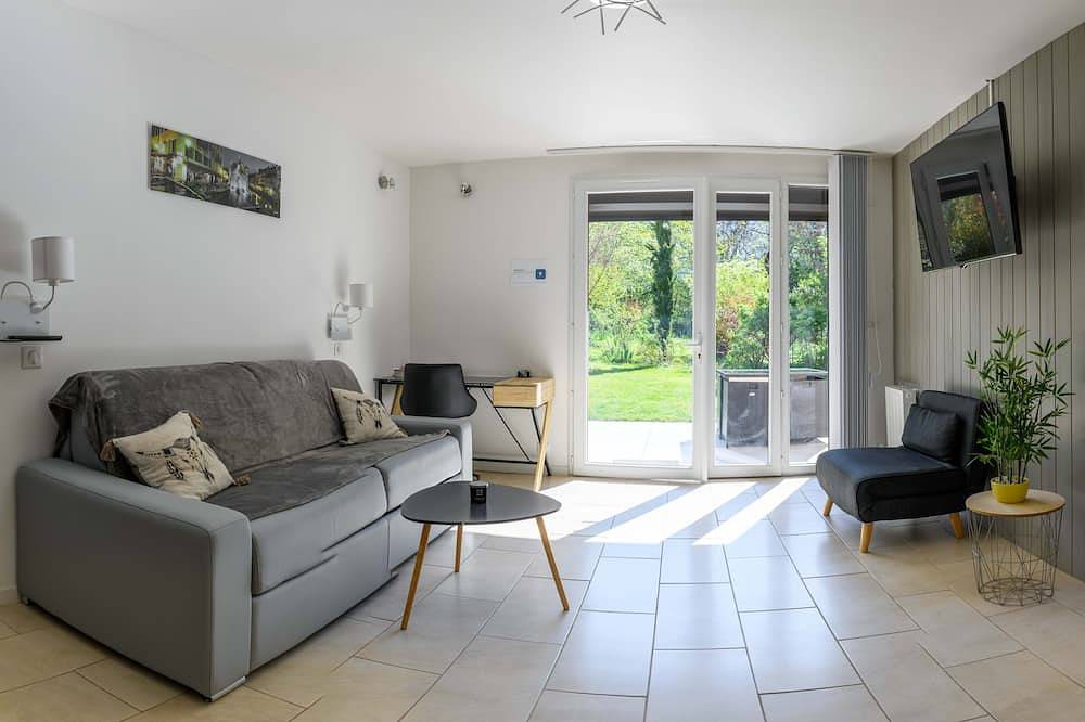 Appartement entier, Rare, Cosy studio \"type loft\" avec terrasse et jardin au cœur de St Jorioz. in Saint-Jorioz, Parc naturel régional du Massif des Bauges