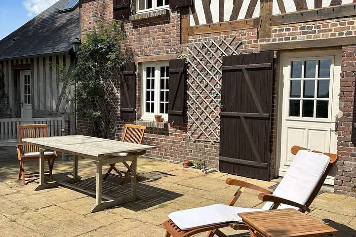 Location de vacances pour 8 personnes, avec Terrasse à Le Mesnil-Durand