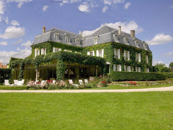 Hôtel pour 3 personnes, avec piscine et jardin ainsi que vue et sauna à Sancy