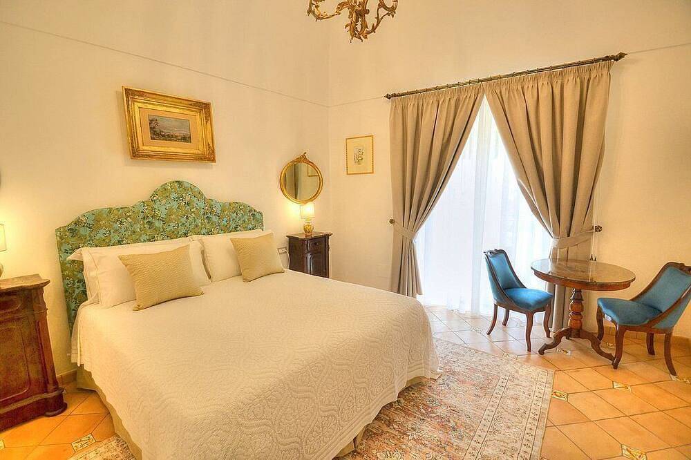 Casa Minera: Un'elegante casa indipendente situata a breve distanza dalla spiaggia. in Minori, Sorrento Coast