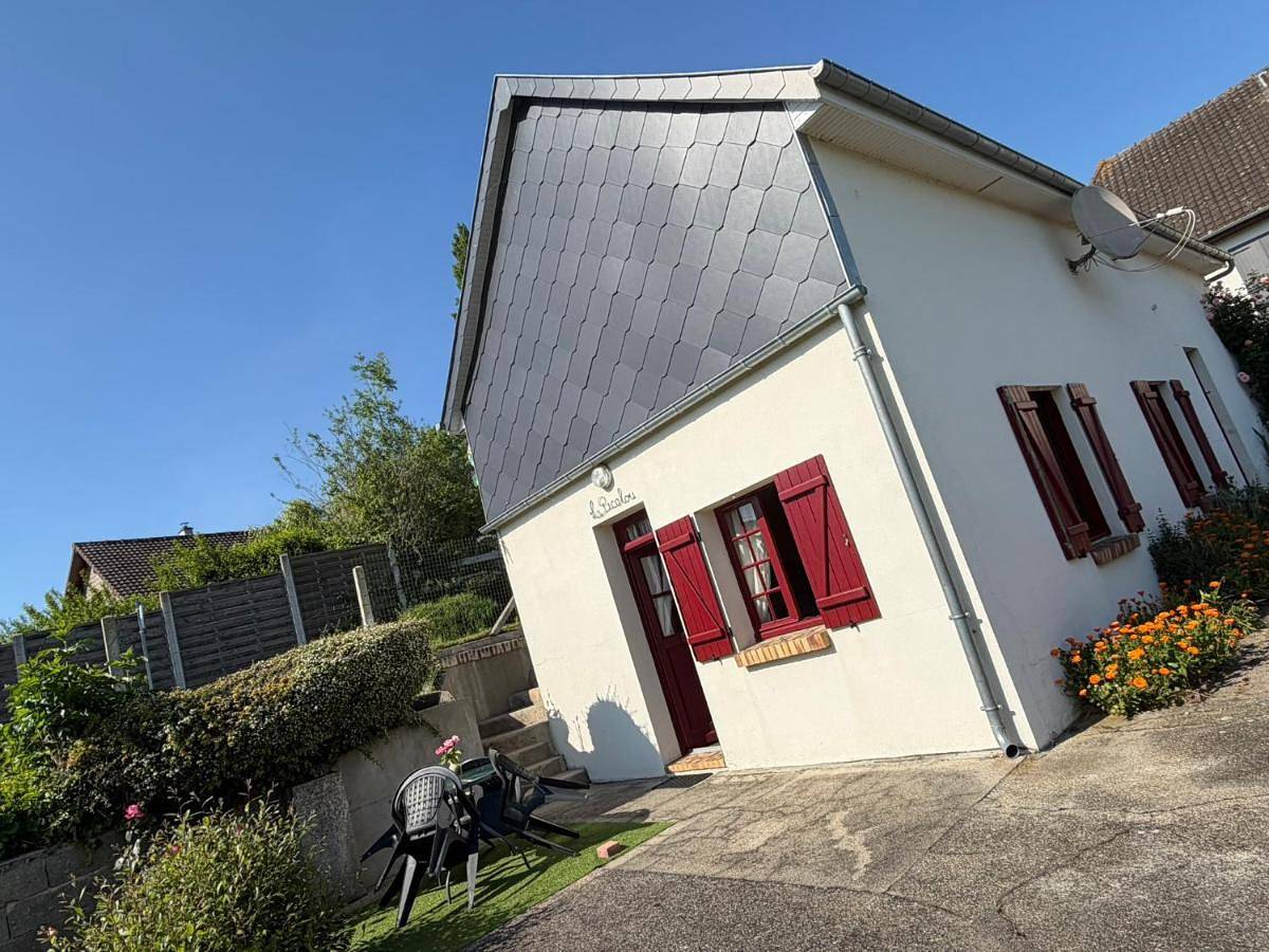 One-Bedroom House in Bouvaincourt-sur-Bresle, Région d'Abbeville