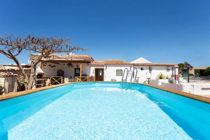 Casa de vacaciones para 10 personas, con piscina además de jardín y jacuzzi - 1