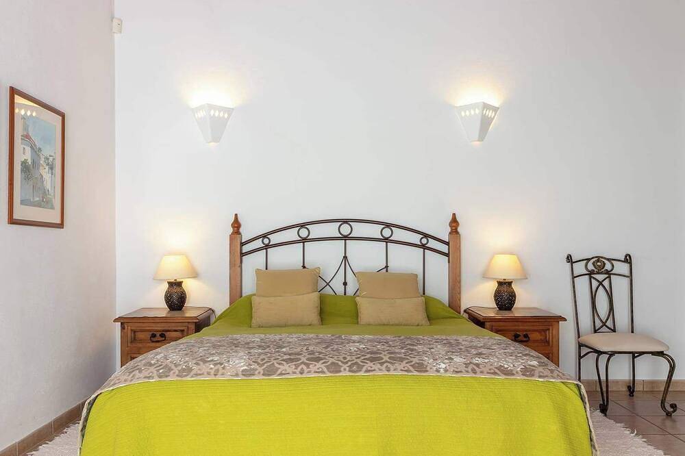 Villa Diane, Luxe Cottage, uitzicht op de oceaan, 2 slaapkamers, 4 Slaapplaatsen, Air-con, Bbq & zwembad in Lagoa, Faro District