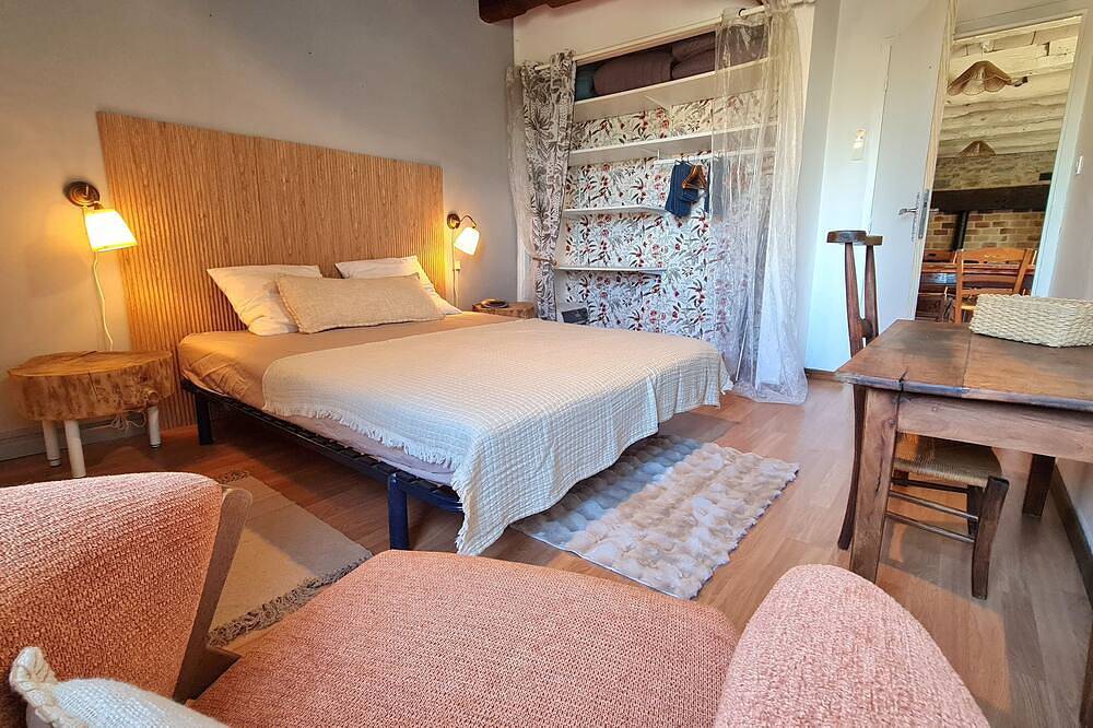 Family homes in the heart of nature with swimming pool in Rocamadour, Quercy