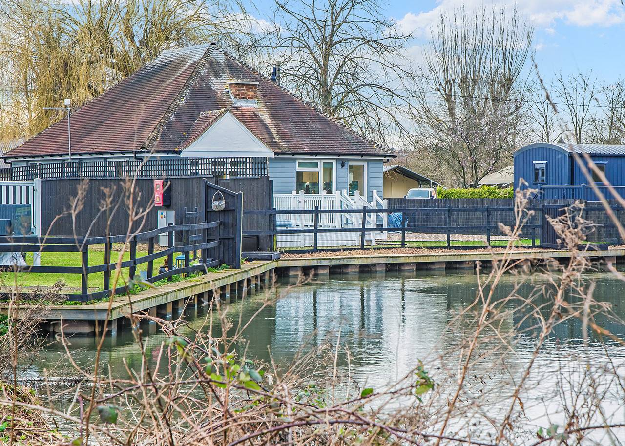 Riverside Cottage in Broxbourne, Hertfordshire