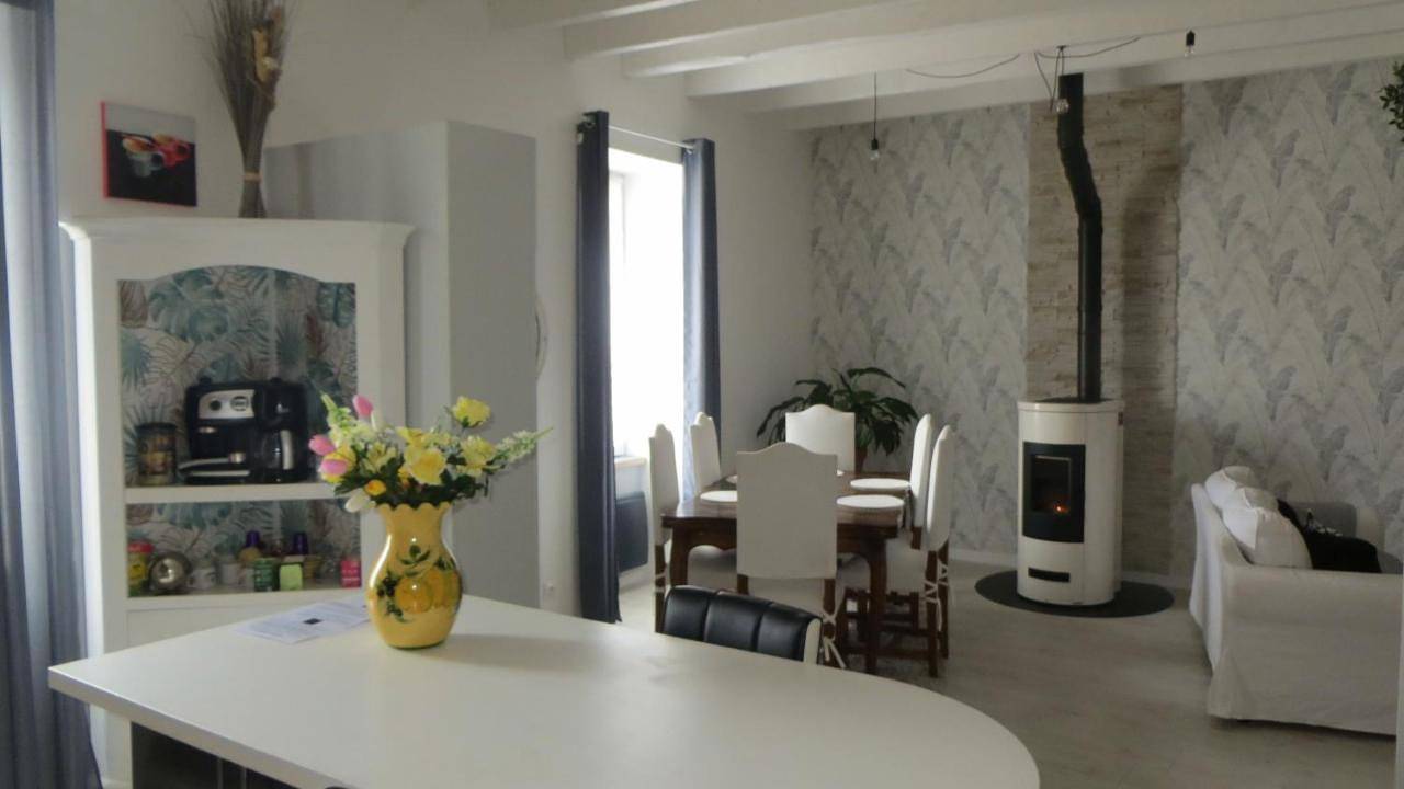 Appartement entier, Two-Bedroom Apartment in Chauffailles, Région de Charolles