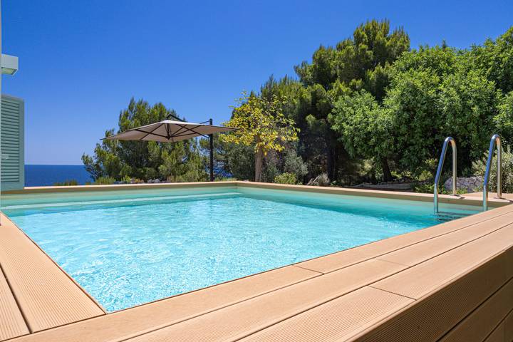 High-End-Villa mit Pool in Traumlage m. Meerblick in Castro (Lecce), Lecce Provinz