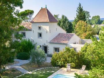 Gîte pour 3 personnes, avec jardin et terrasse ainsi que vue et piscine à Saint-Martin-Lalande