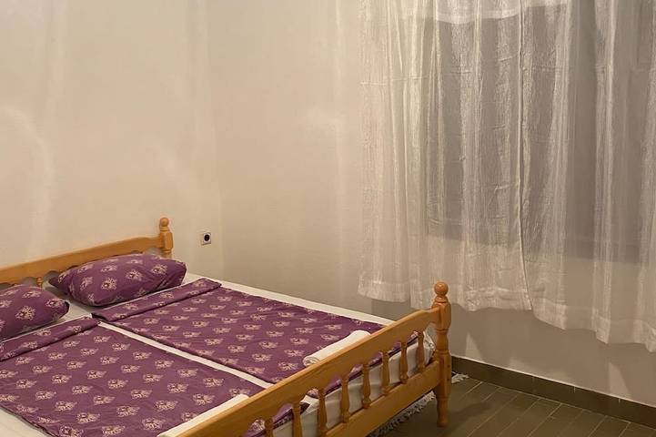 Gîte pour 4 personnes, avec balcon dans Risan - 4