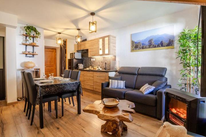 Gîte pour 4 personnes, avec piscine ainsi que jardin et balcon à Giez - 2