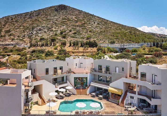 Appart’hôtel pour 4 personnes, avec piscine ainsi que vue et jardin, animaux acceptés