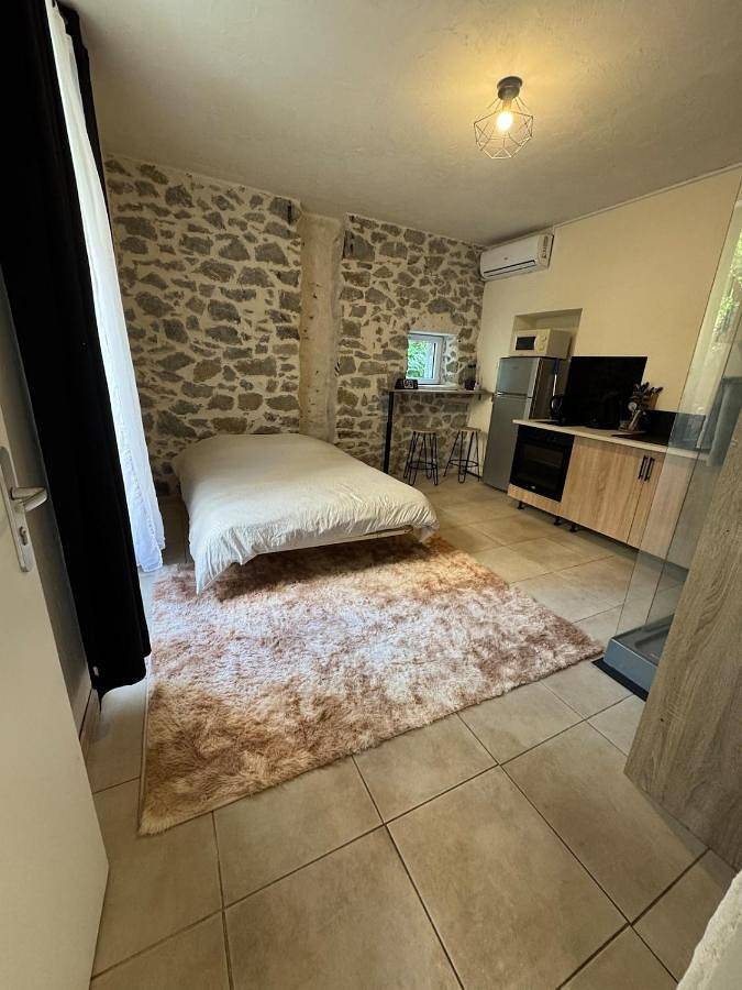 Gîte pour 4 personnes, avec terrasse à Graissessac
