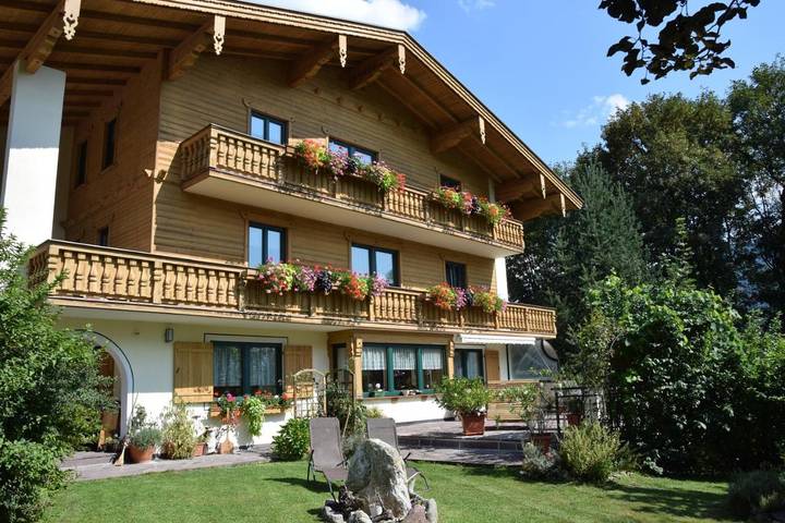 Gîte pour 5 personnes, avec sauna et piscine ainsi que jardin et vue à Wiesing