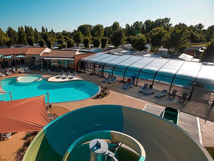 Camping pour 2 personnes, avec Terrasse et Bassin pour enfant à Saint-Hilaire-de-Riez