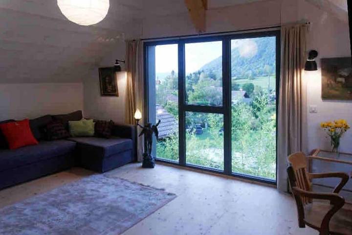 Chalet pour 2 personnes, avec terrasse et jardin ainsi que piscine et vue sur le Lac d'Annecy - 2
