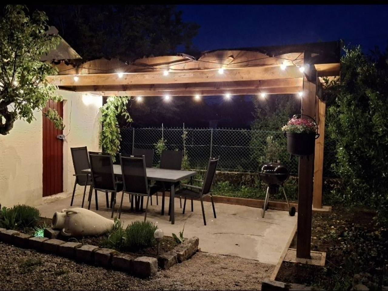 Gîte confortable avec parking, Wi-Fi, terrasse près de Dijon in Auxonne, Région de Dijon