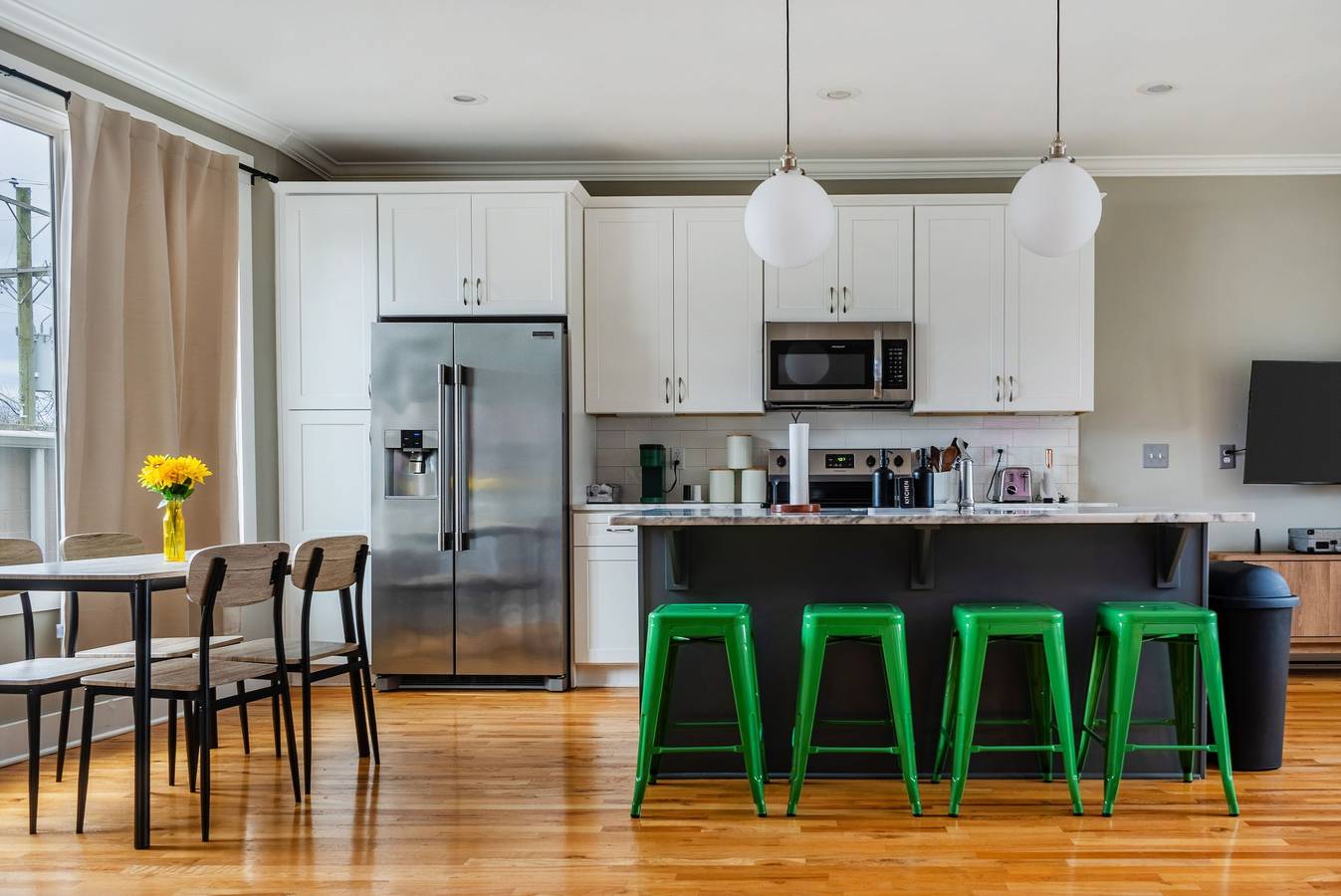Entire apartment, ️ Modern Nashville Townhouse | Rooftop | Garage in Nashville, Tennessee