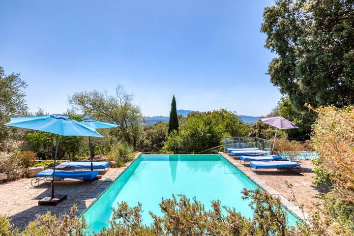 Location de vacances pour 10 personnes dans l' Hérault