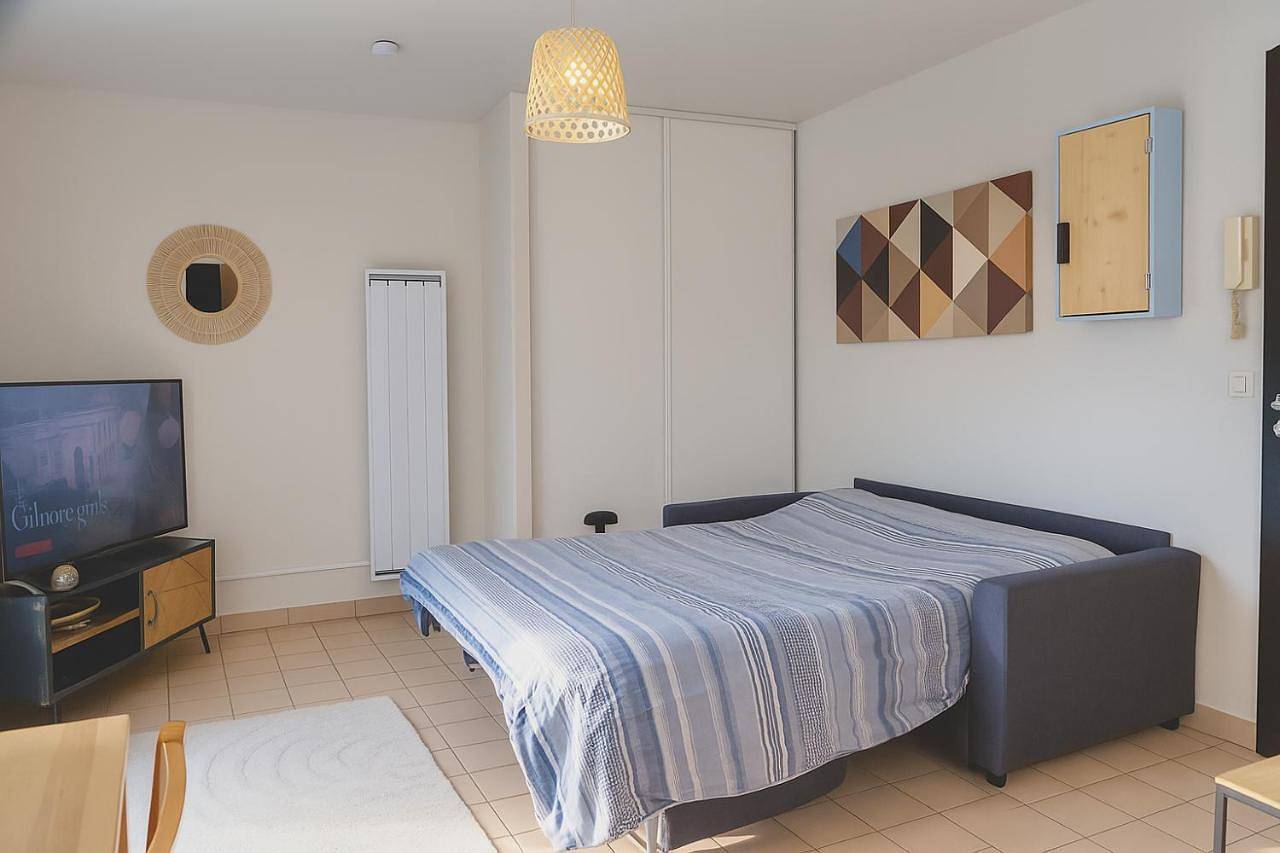 Appartement entier, Studio Jean Moulin in Le Péage-de-Roussillon, Région de Vienne