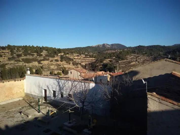 Casa de vacaciones para 6 personas, con jardín además de balcón y vistas en Els Ports - 4