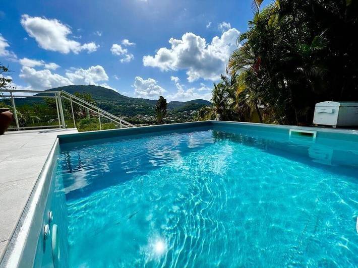 Villa pour 7 personnes, avec vue ainsi que piscine et jardin