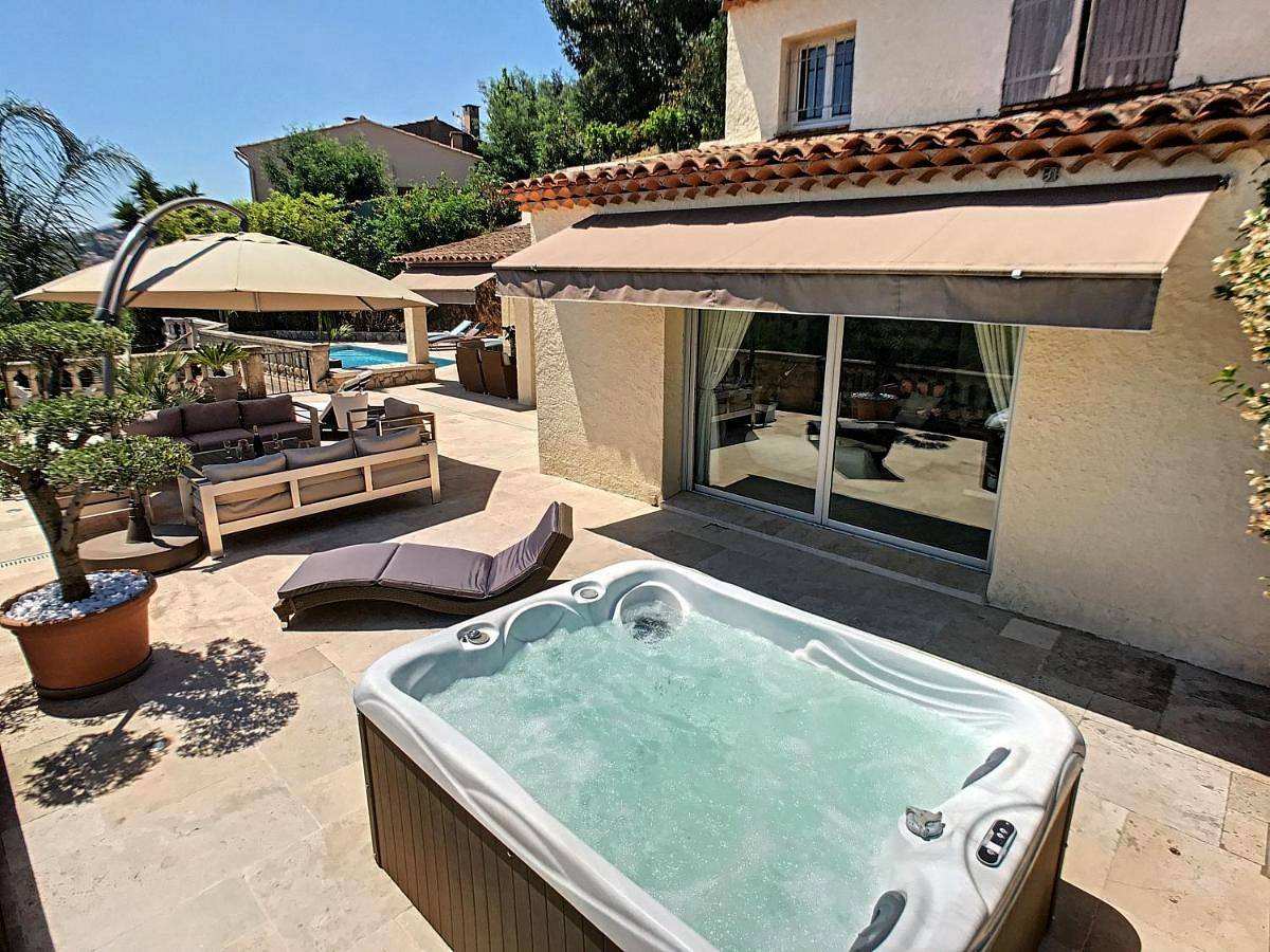 Three-Bedroom Villa (6 Adults) in Mandelieu-la-Napoule, Middellandse Zeekust (Frankrijk)
